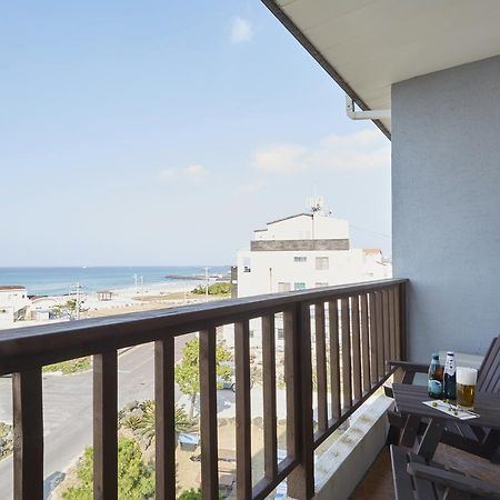 Dg Beach Pension Jeju Exteriör bild