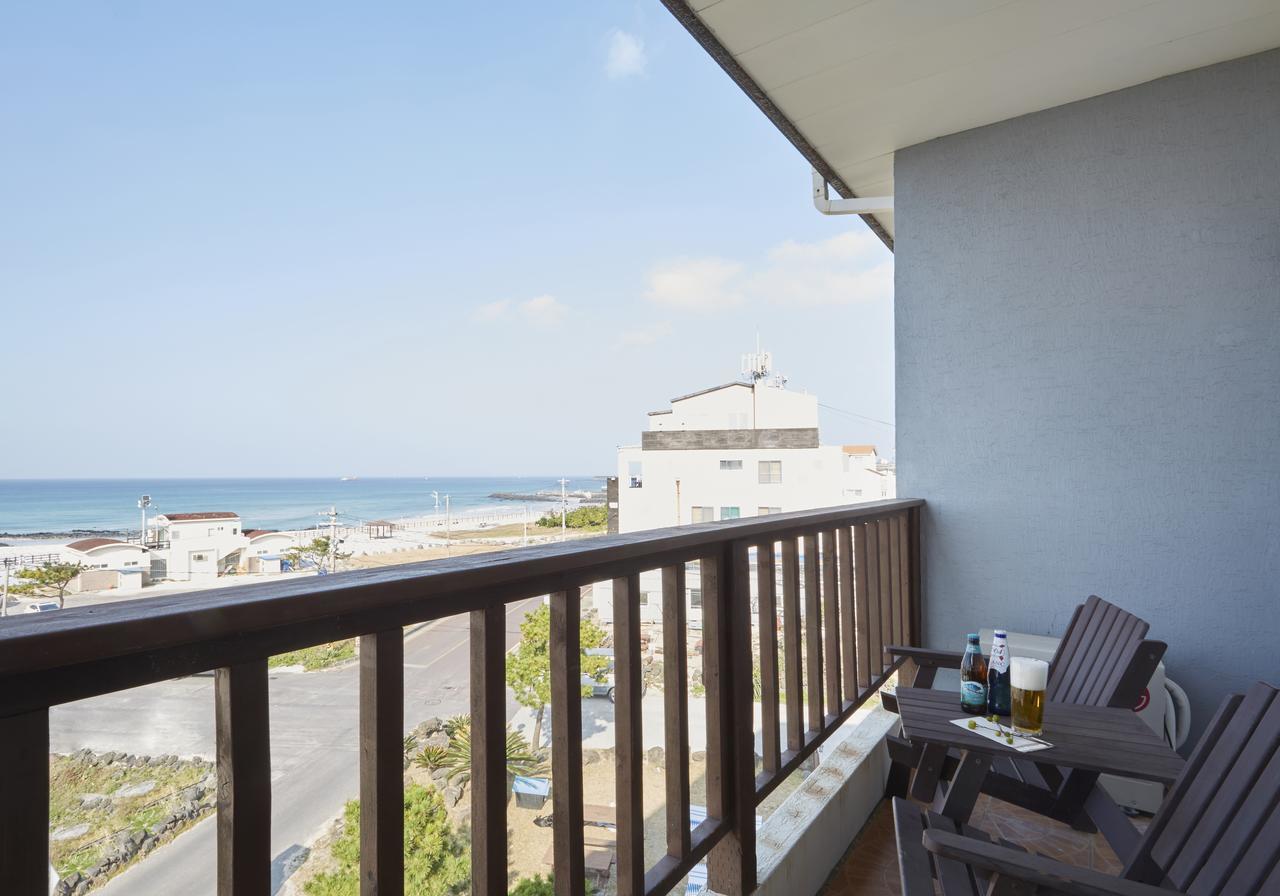 Dg Beach Pension Jeju Exteriör bild