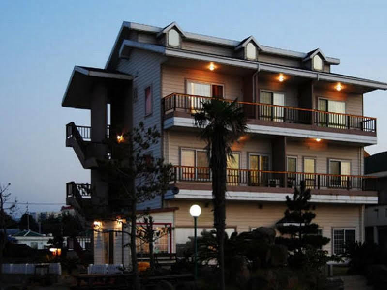 Dg Beach Pension Jeju Exteriör bild